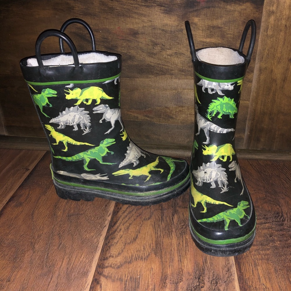 SOLD Toddler 9/10 rain boots; dinosaur